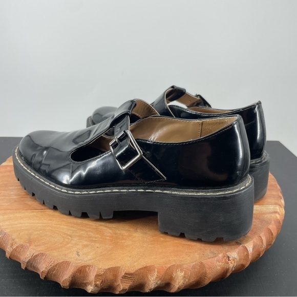 Madden girl Janne shoes, size 7.5 black patent leather T-Strap lug soles - Picture 6 of 10